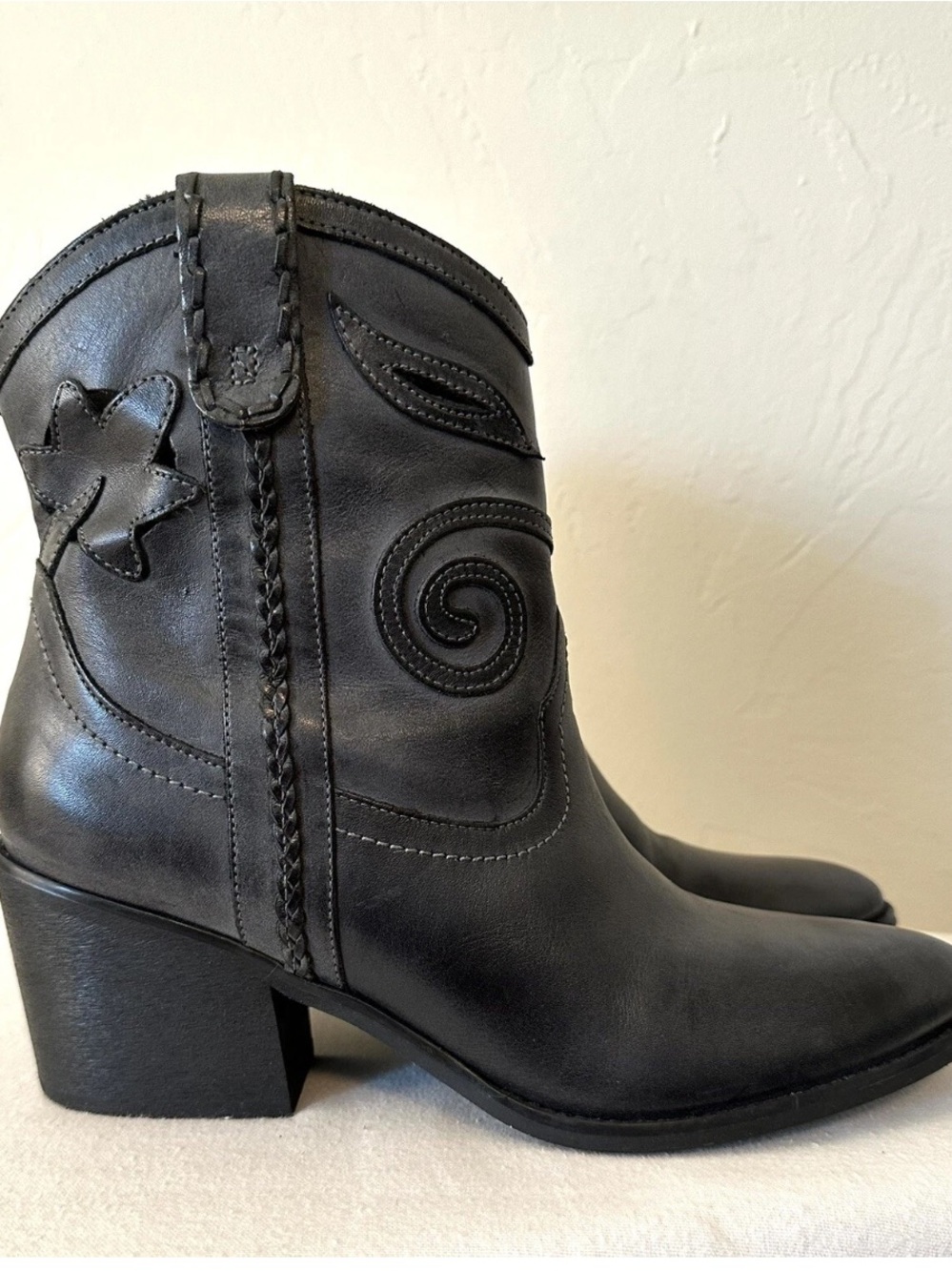 Carlos by Carlos Santana Leather Cowboy Booties with Cutouts Size 9M